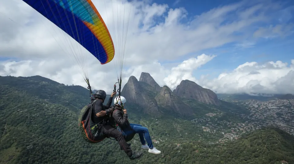 Voo duplo de parapente (Petrópolis), Petrópolis